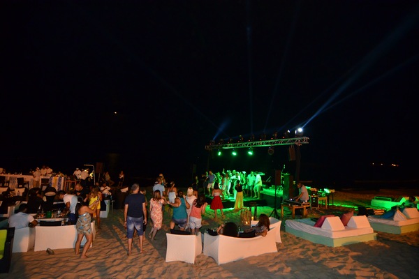 Edde Sands BBQ Pieds Dans Leau